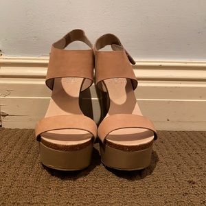 Vince Camuto taupe wedges